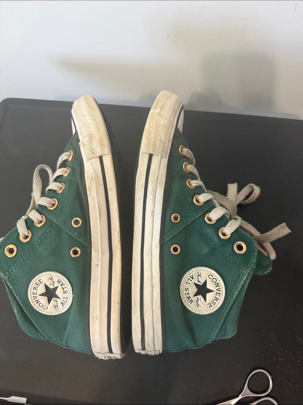 Converse Women’s Size 7 Green High-Top Chuck Taylor Sneakers - Picture 5 of 7